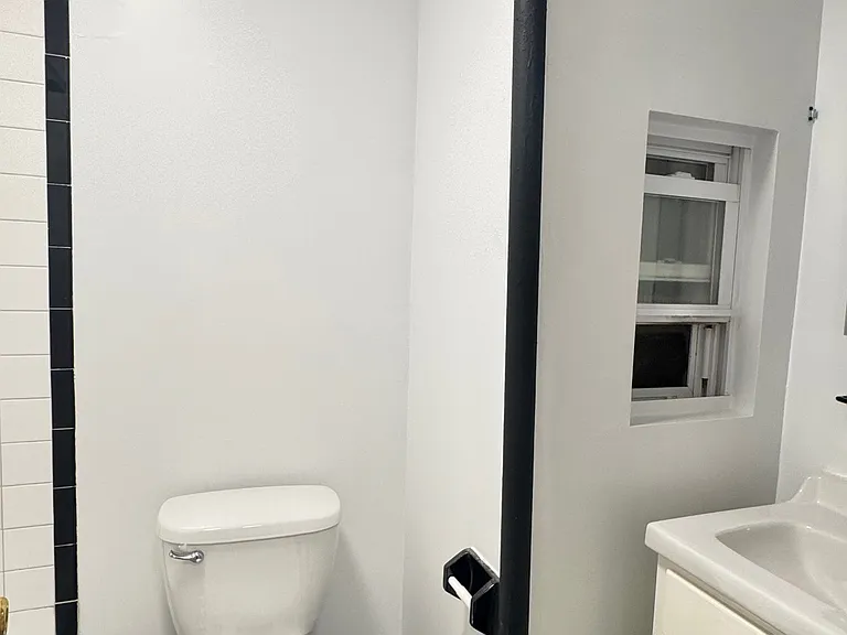308 E 6th St #4 — Photo 10