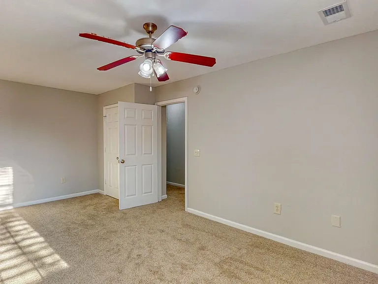 5028 Winfield Dr — Photo 14