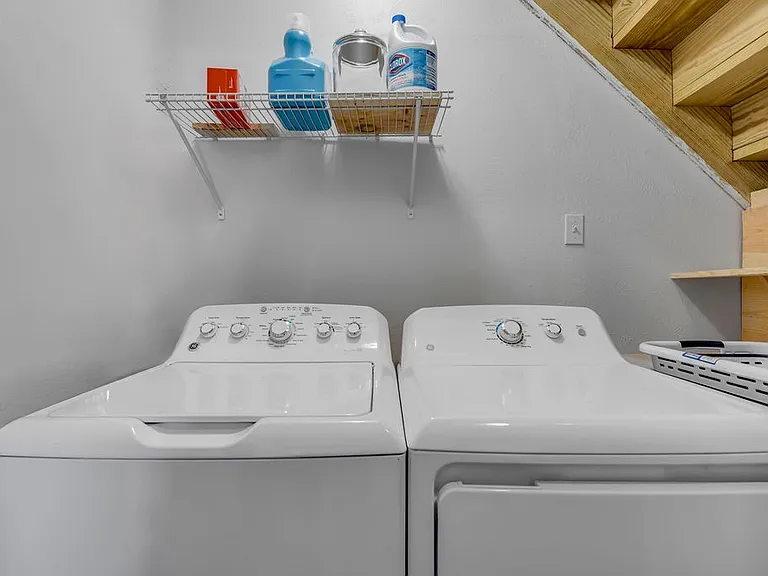 2240 Lawndale Dr — Photo 16