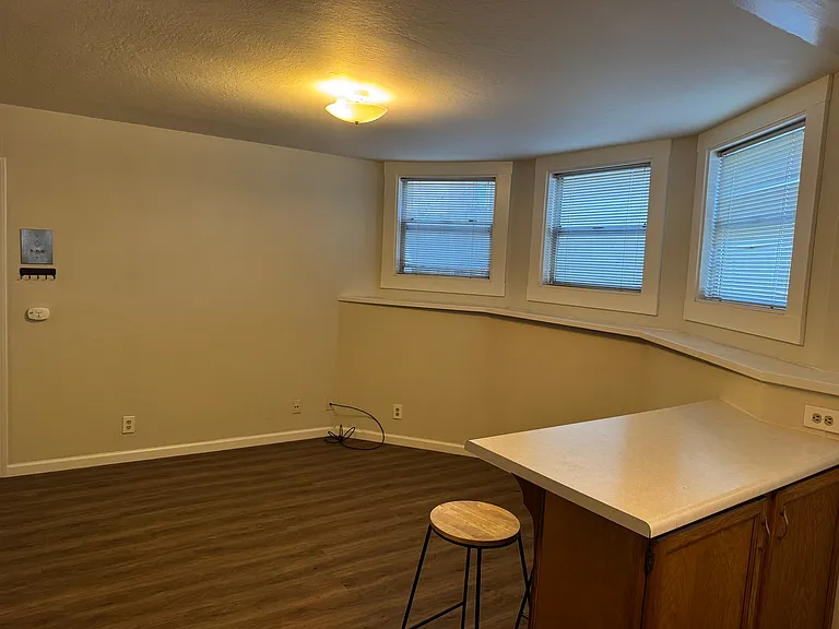 390 Grand Ave #13 — Photo 8