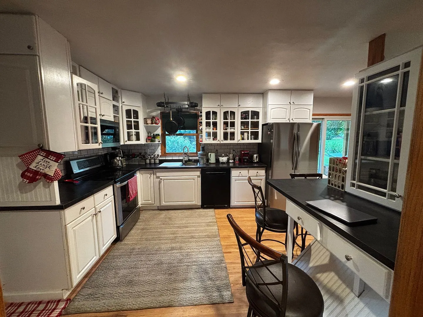 3 Bed 2 Bath Home with Large Backyard for RENT — Photo 1