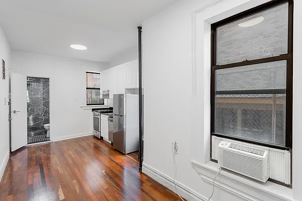 Rented by Bond New York | media 15