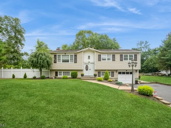 11 Windsor Dr, Jefferson Twp., NJ 07438