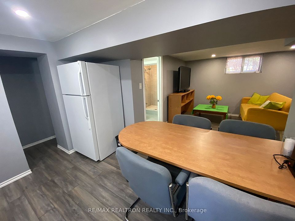 18 Irwin Ave Aurora ON Zillow