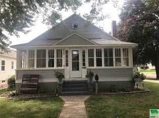 939 W Cedar St, Cherokee, IA 51012