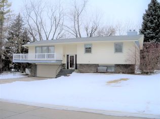 1205 Fieldcrest Dr, Norfolk, NE 68701