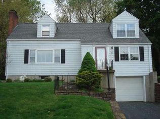 47 Foxridge Rd, West Hartford, CT 06107