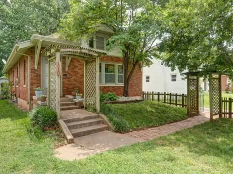 1210 S Jefferson Ave — Photo 1