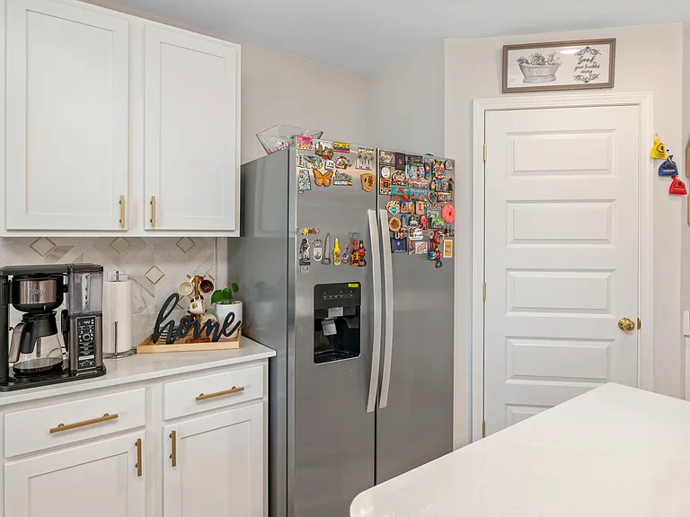 4735 Airmen Dr — Photo 13