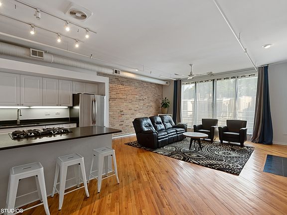 2nd image of 2011 W Belmont Ave APT 209