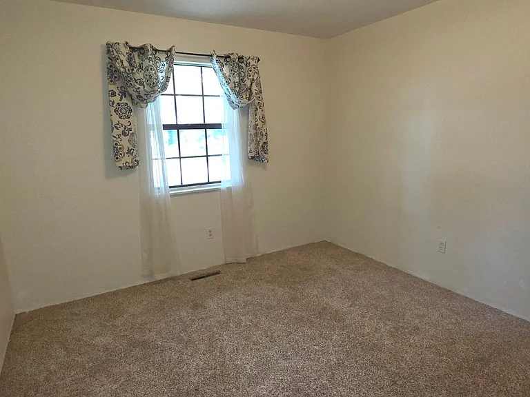 1635 E Hanover St — Photo 5