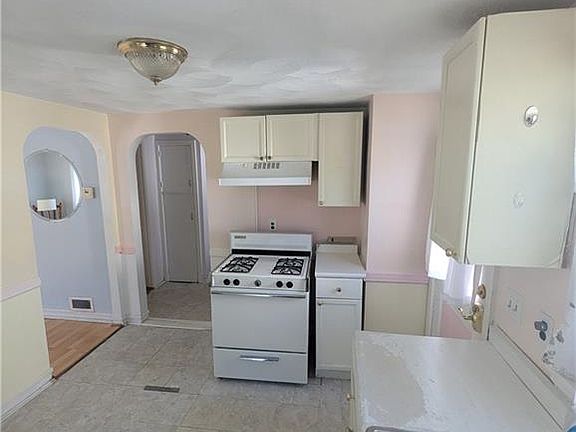 5th image of 23 Harmony Ct