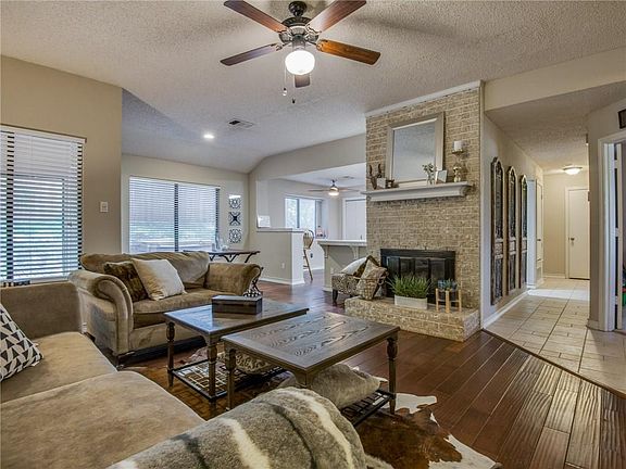 3rd image of 2710 Vistaview Dr