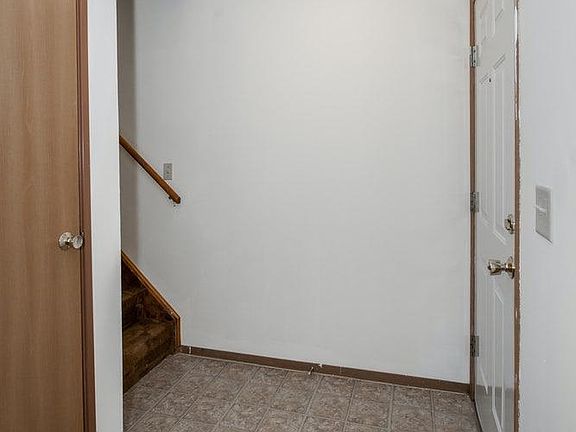 2nd image of 701 Lucinda Ave