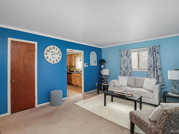 5th image of 561 Hayes St