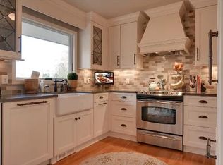 499 Wheeler Dr, Excelsior, MN 55331