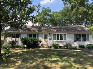 870 Roundtree Dr, Toms River, NJ 08753