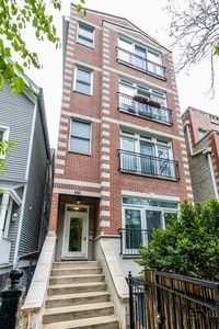 645 W Briar Pl APT 1, Chicago, IL, 60657