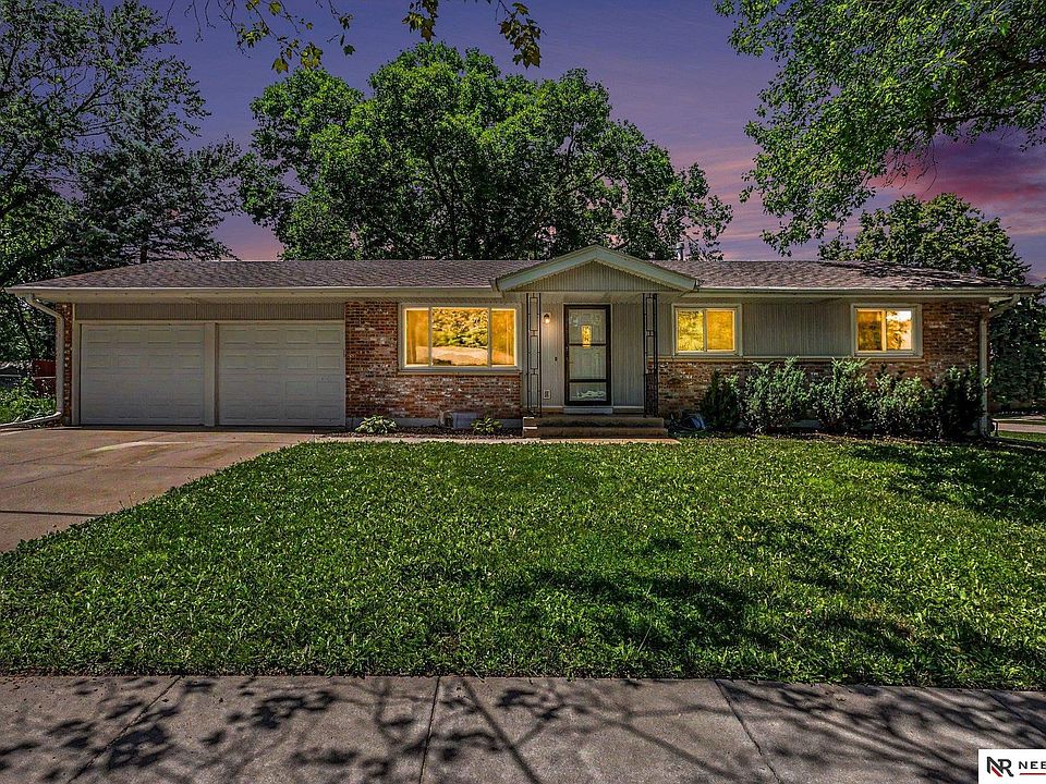 1st image of 901 Driftwood Dr