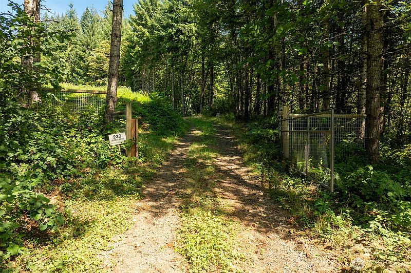 2nd image of 239 Junco Lane