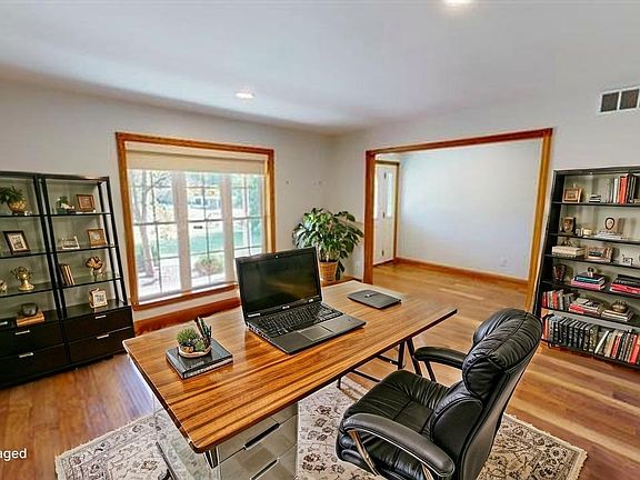 5th image of 3289 Saint Charles St