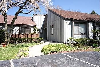 1st image of 140 Strathmore Gate Dr