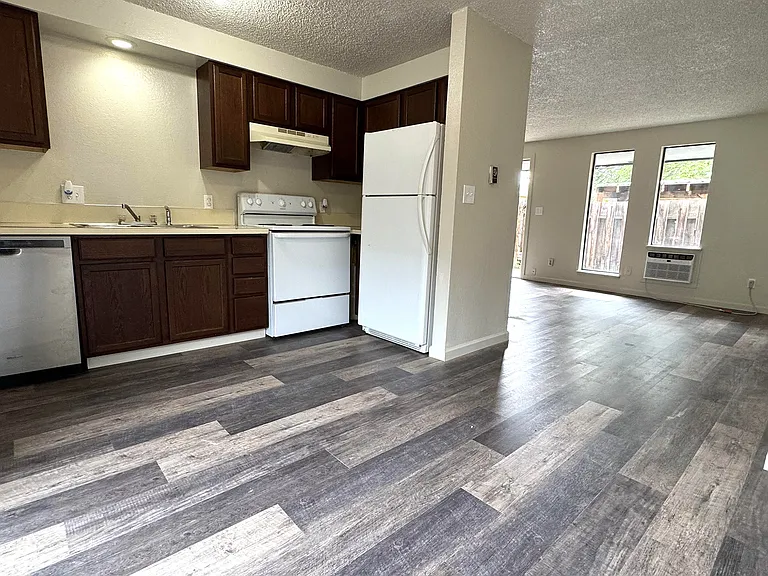 1206 Jefferson Ave — Photo 4
