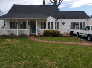 38 Hickory Ln, Levittown, NY 11756