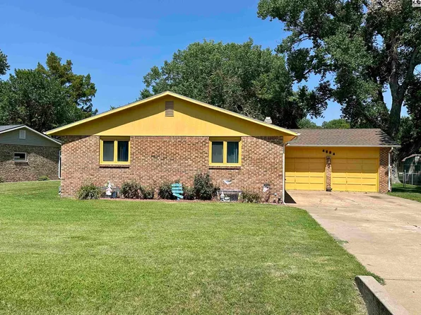 4504 Foothill Dr, Hutchinson, KS 67502