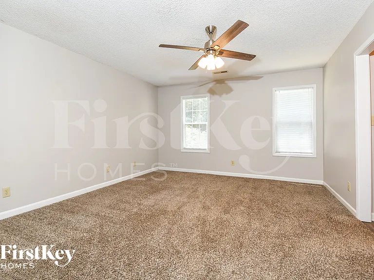 2055 Ardmore Village Ln — Photo 9