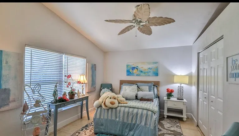 1067 York Way — Photo 17