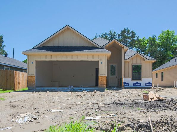 203 W Elm St, Whitewright, TX 75491