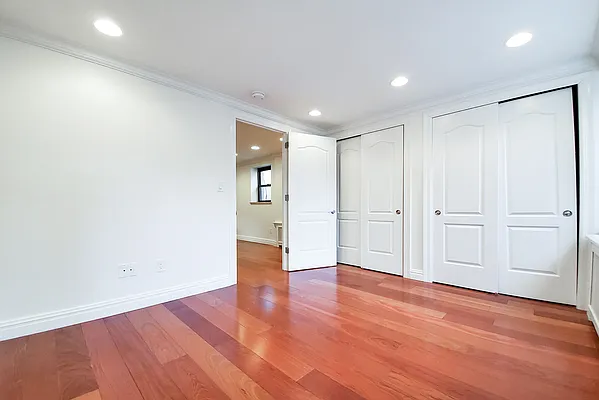 Rented by Warburg | media 6