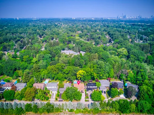 1005 Fair Birch Dr, Mississauga, ON L5H 1M4