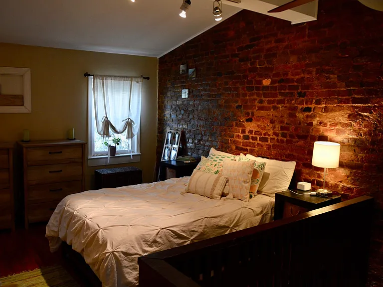 213 1/2 S Alfred St — Photo 16