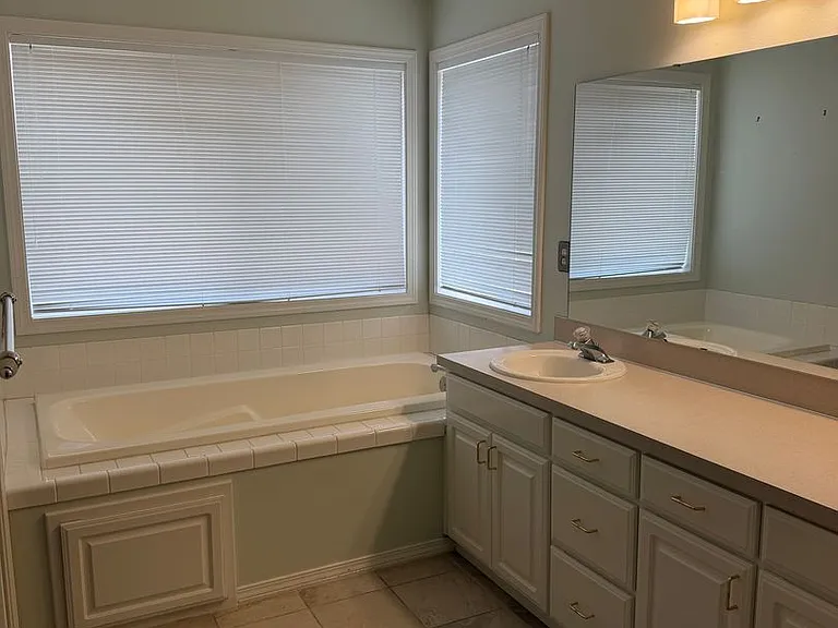 1311 Keystone Loop NE — Photo 33
