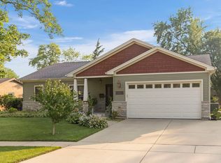 598 Middlebury Ln, Elk Grove Village, IL 60007