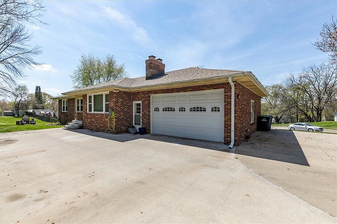 2820 Indianola Ave, Des Moines, IA 50315 Zillow
