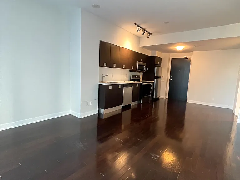 33 Charles St E #2101 — Photo 4