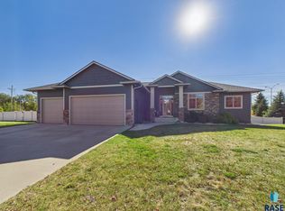 1401 W Waterstone Dr, Sioux Falls, SD 57108