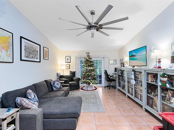 3rd image of 607-609 CALIFORNIA AVENUE