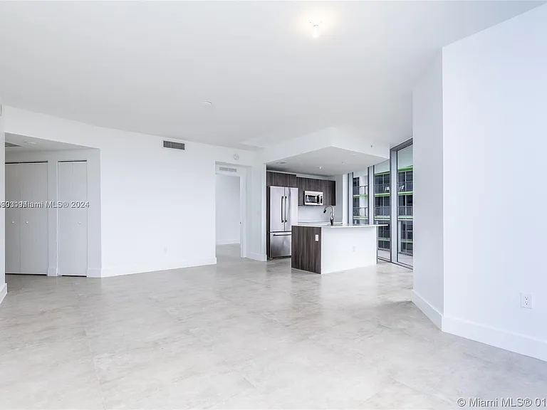 488 NE 18th St #1600 — Photo 1