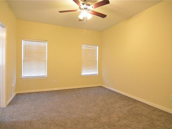 5th image of 301 N Lakeview Dr