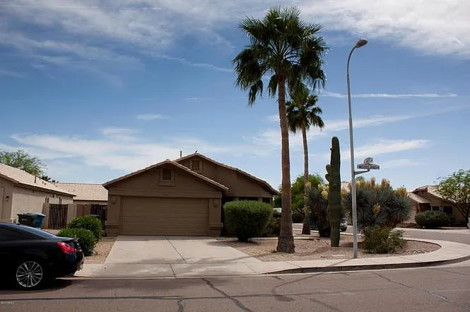4501 E Woodland Dr