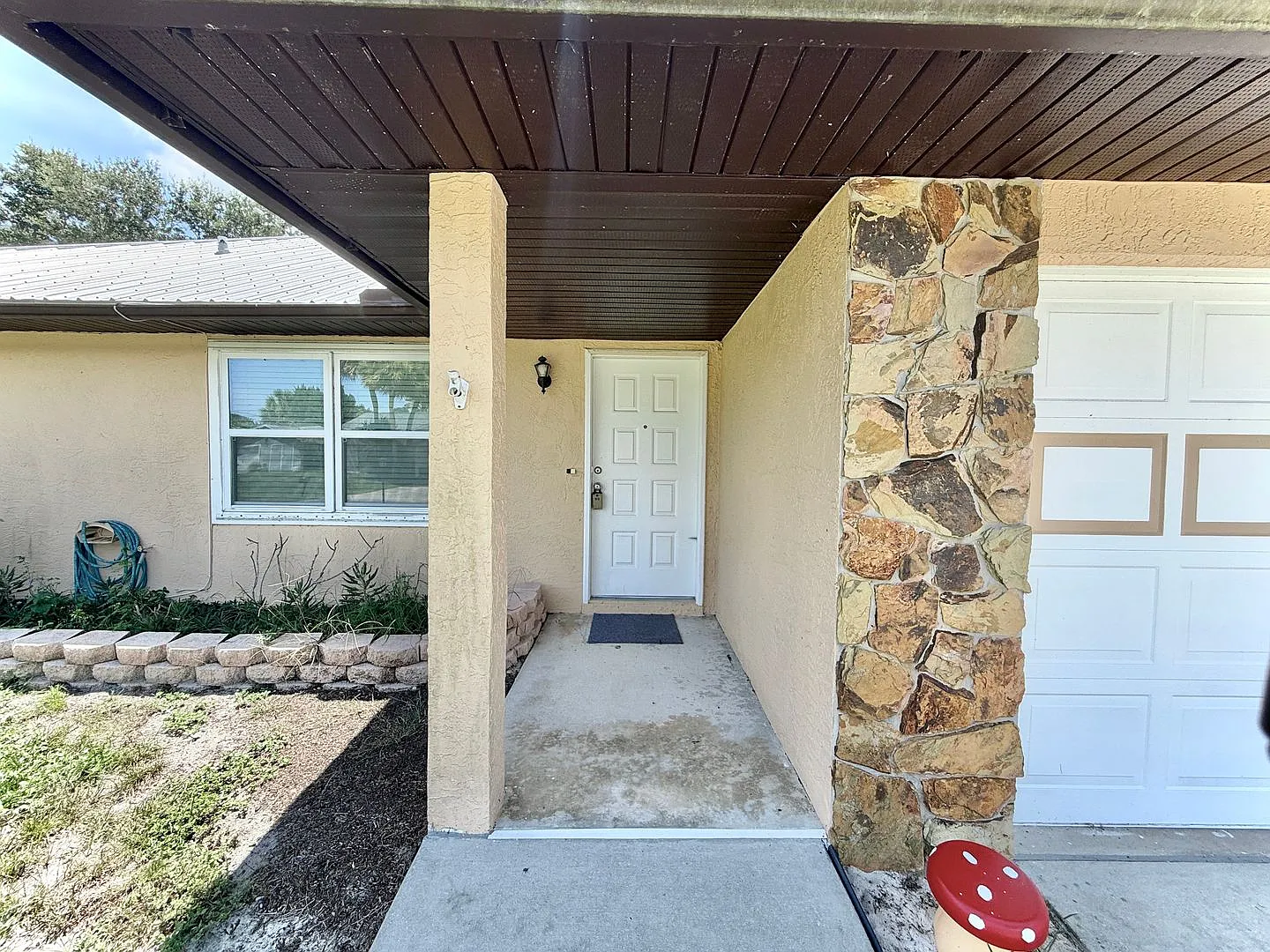 Available monthly Rental 2026 in heart of Sebastian — Photo 3