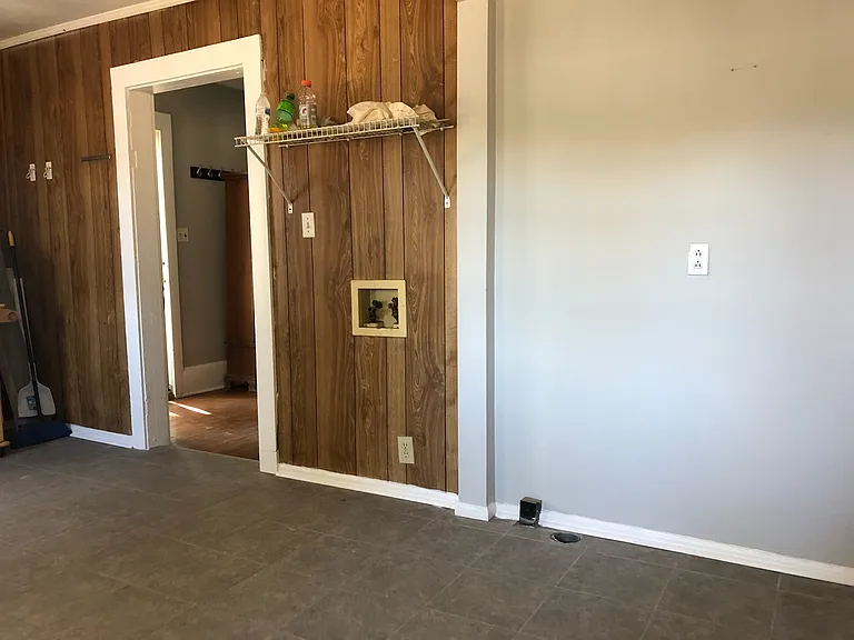 408 W Charlotte Ave — Photo 5