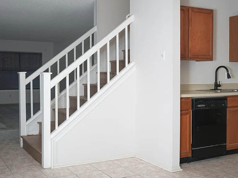 8011 Sunshine Trail Dr — Photo 59