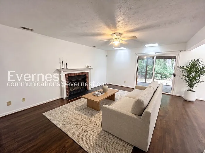 3 bed, 2.0 bath, 1538 sqft, $1,900 — Photo 2