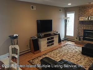 5th image of 212 Aspinwall St