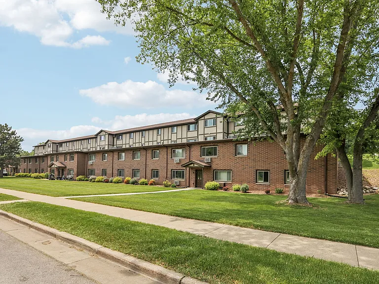 Woodfield Heights Apartments — Photo 74